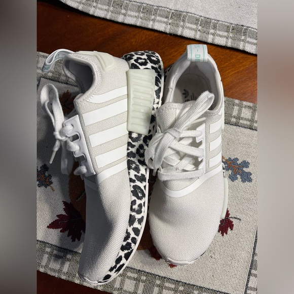 Adidas - Picture 3 of 4